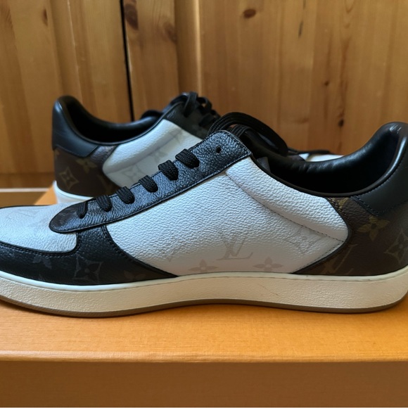 LOUIS VUITTON MEN’S RIVOLI SNEAKER. SIZE US 12 N / LV 11 N. ITEM# 1A8WGD - Picture 4 of 6